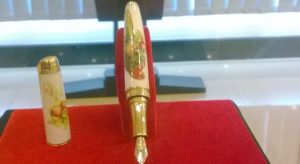 Cây bút giá 100 triệu đồng của Việt Nam
