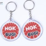 Nơi nào TPHCM sản xuất móc khoá mica, móc khoá đổ keo giá rẻ?
