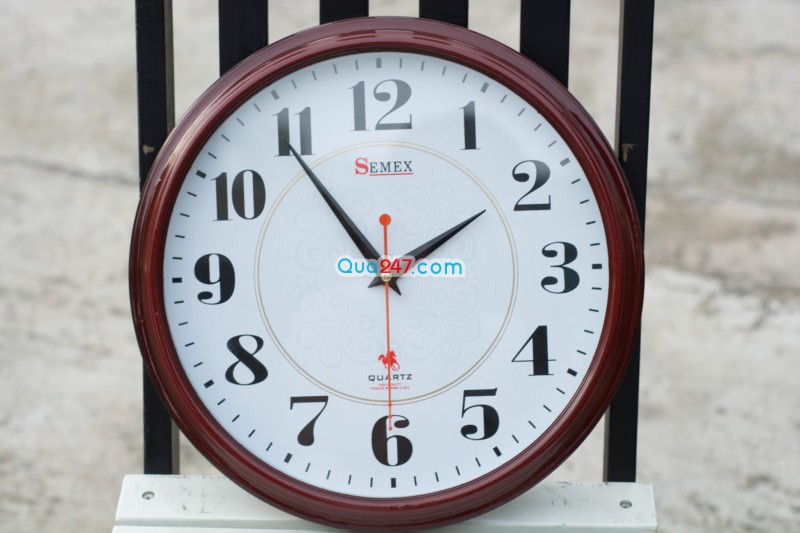 Đồng hồ treo tường có in logo làm quà tặng thiết thực, ý nghĩa cho khách hàng