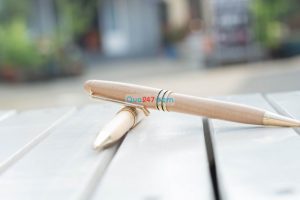 BÚT GỖ ĐƯỢC SẢN XUẤT NHƯ THẾ NÀO? 1 Bút gỗ - Quà tặng ý nghĩa và sang trọng